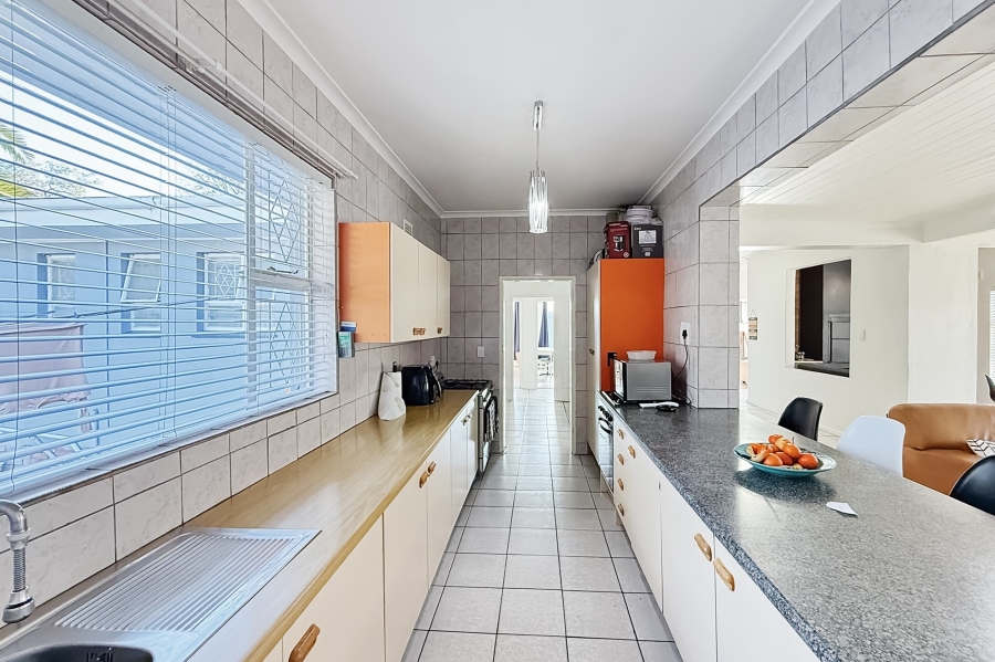 4 Bedroom Property for Sale in Monte Vista Western Cape
